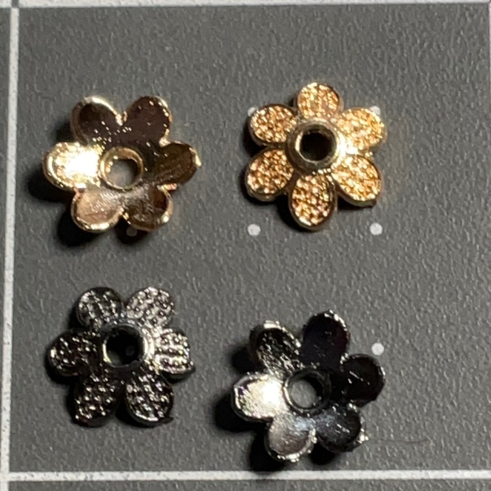 Findings: Flower Bead Cap 8mm (30)